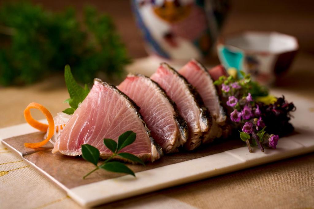 Taoya Wakura Seared Fish Sashimi