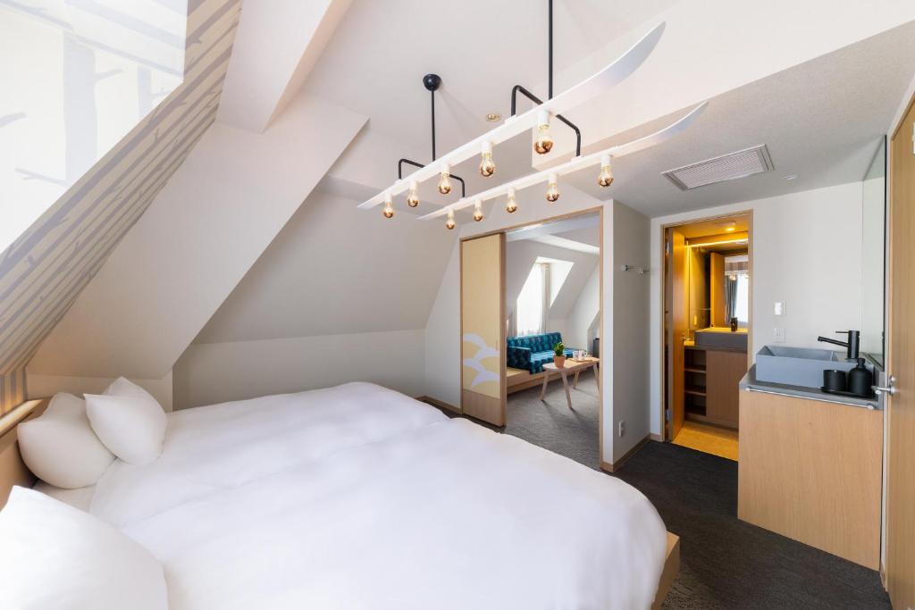 The Happo By Hhg Modern Guest Room