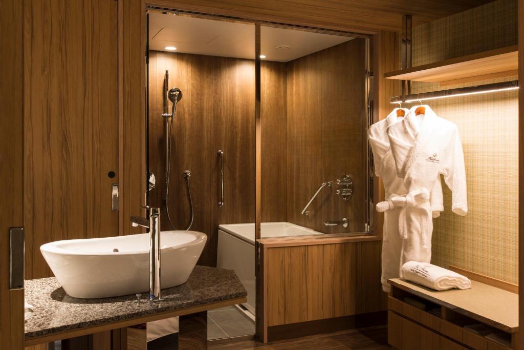 The Prince Park Tower Tokyo Bathroom