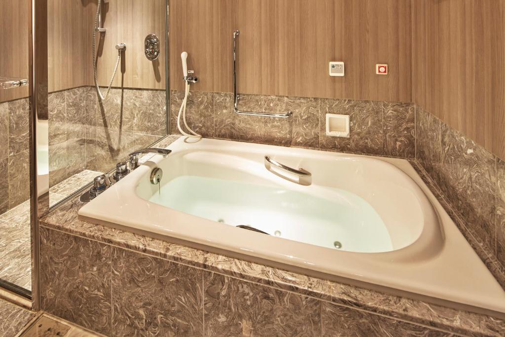 The Prince Park Tower Tokyo Bathroom