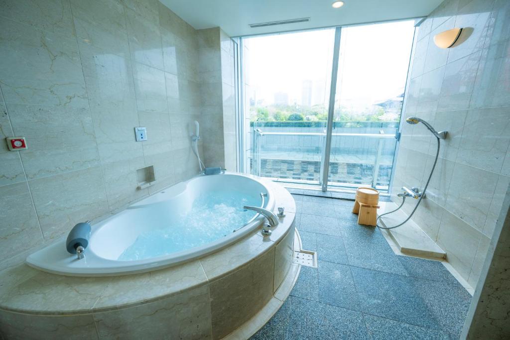 The Prince Park Tower Tokyo Bathroom