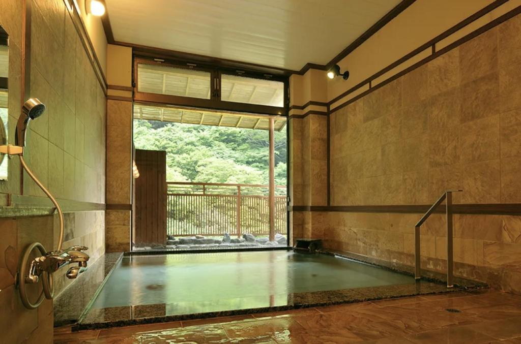 Tokiwasure No Yado Yoshimoto Indoor Onsen Bath