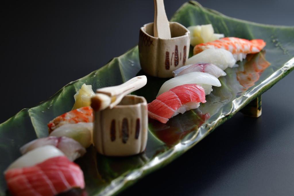 Tokiwasure No Yado Yoshimoto Sushi Platter