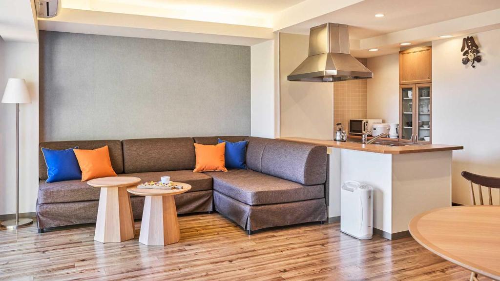 Tokyu Vacations Izukogen Living Room Kitchen