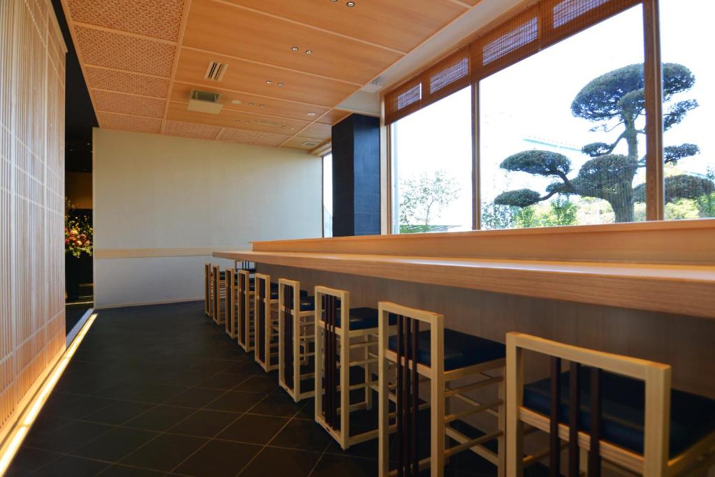 Toriizaki Club Hotel And Seafood Window Counter Seating