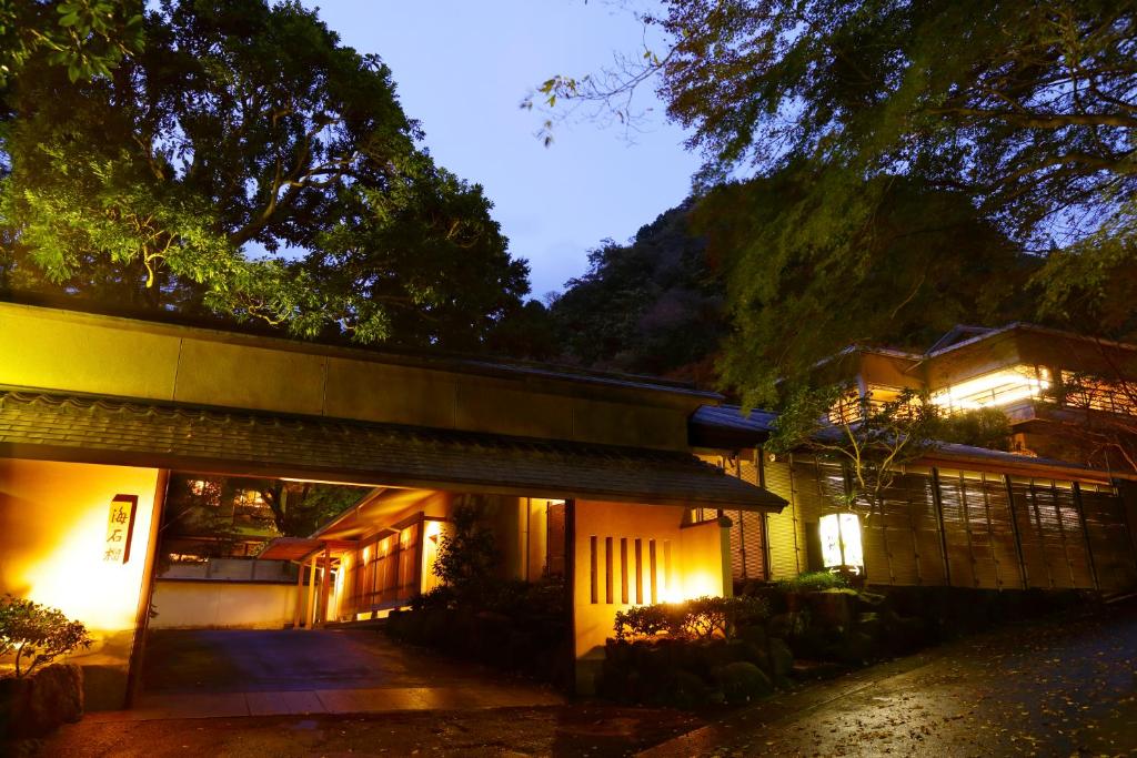 Tsubaki Ryokan Exterior Night
