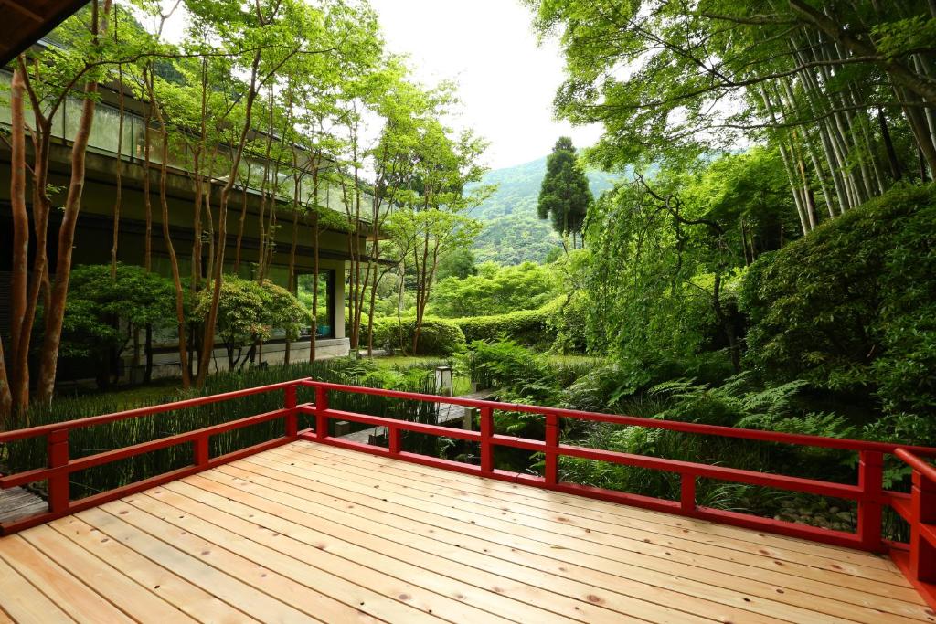 Tsubaki Ryokan Garden Deck