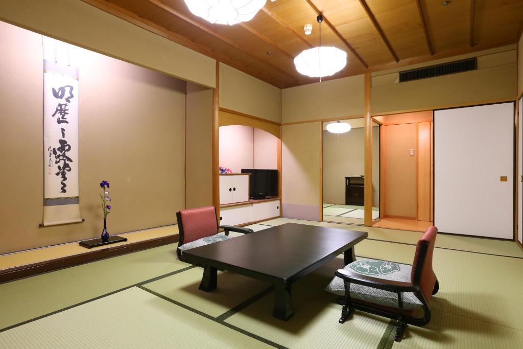Tsubaki Ryokan Tatami Room