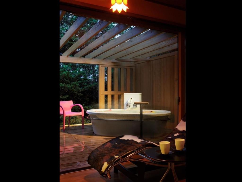 Tsukinoike Open Air Bath