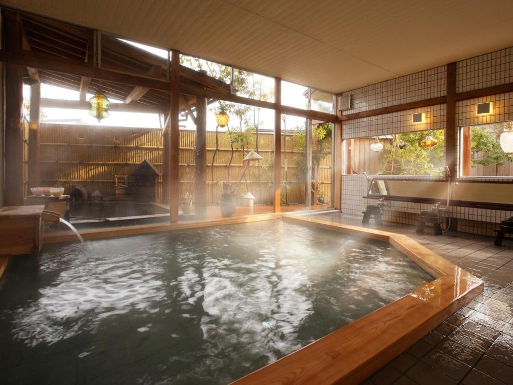 Tsukinoike Ryokan Indoor Onsen Bath