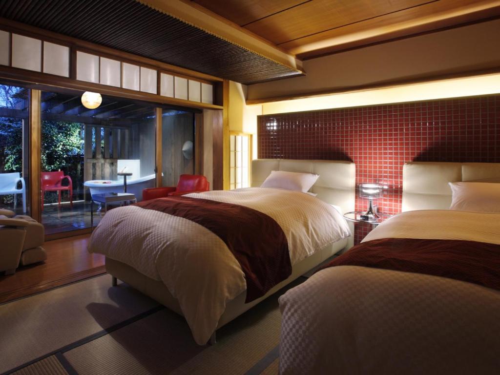Tsukinoike Ryokan Twin Room