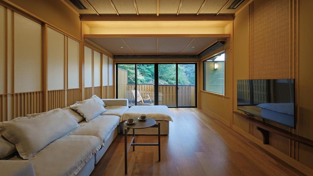 Tsuruya Modern Japanese Room
