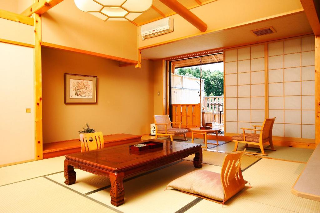 Tsutaya Tokinoyado Kazari Tatami Room
