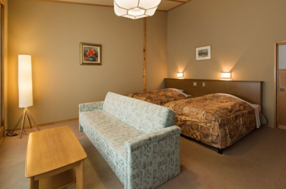 Tsutaya Tokinoyado Kazari Twin Room