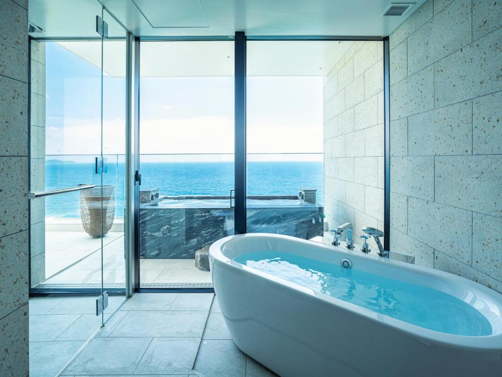 Umito Atami Bettei Ocean View Bathroom