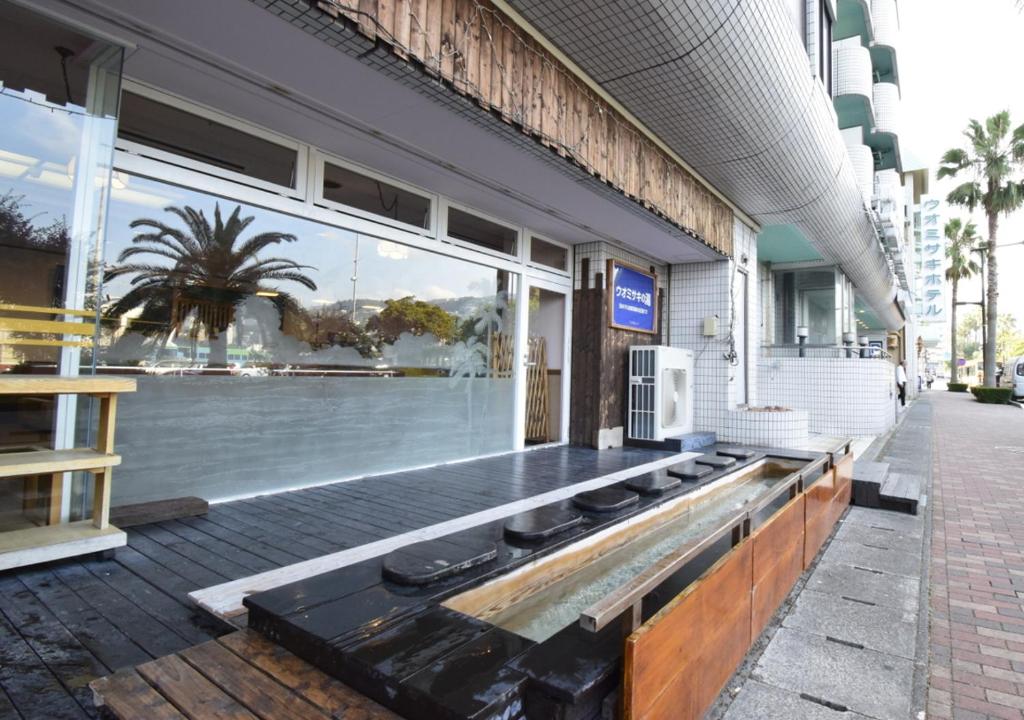 Uomisaki Hotel Entrance Footbath