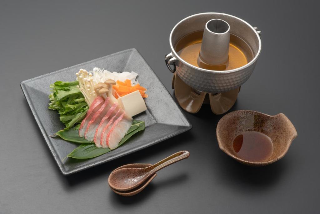 Ushiogumo Hot Pot Meal
