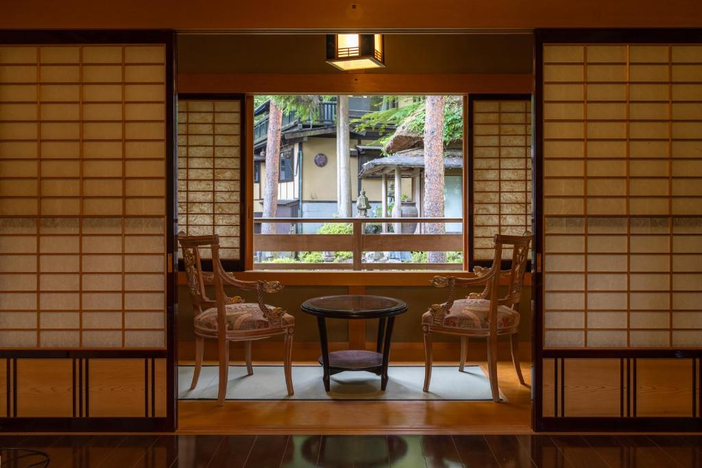 Villa Senshinan Shoji Sitting Area