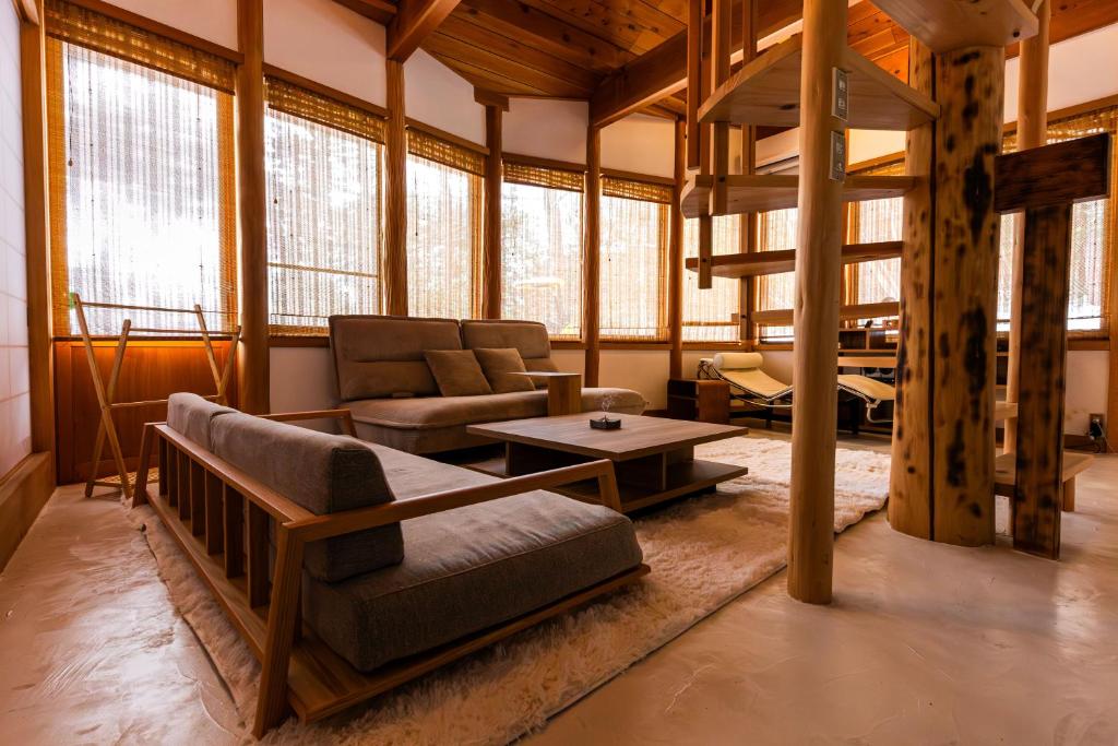 Villa Senshinan Wooden Lounge Room
