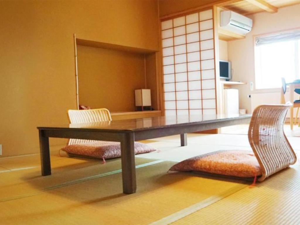 Wakaki Ryokan Tatami Room