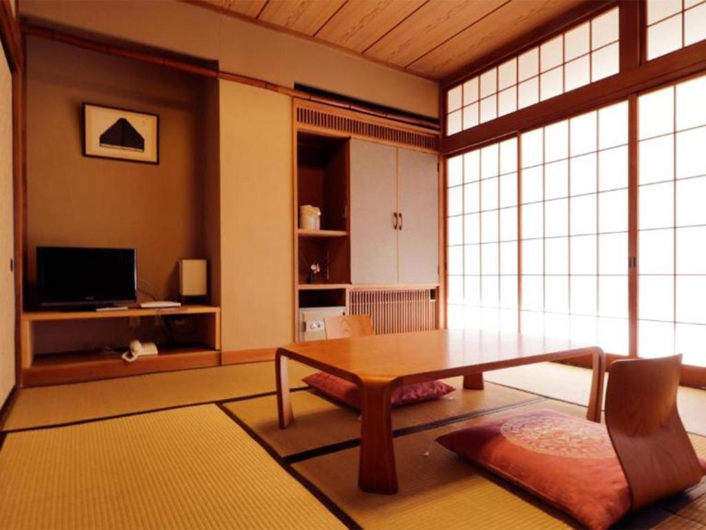 Wakaki Ryokan Tatami Room