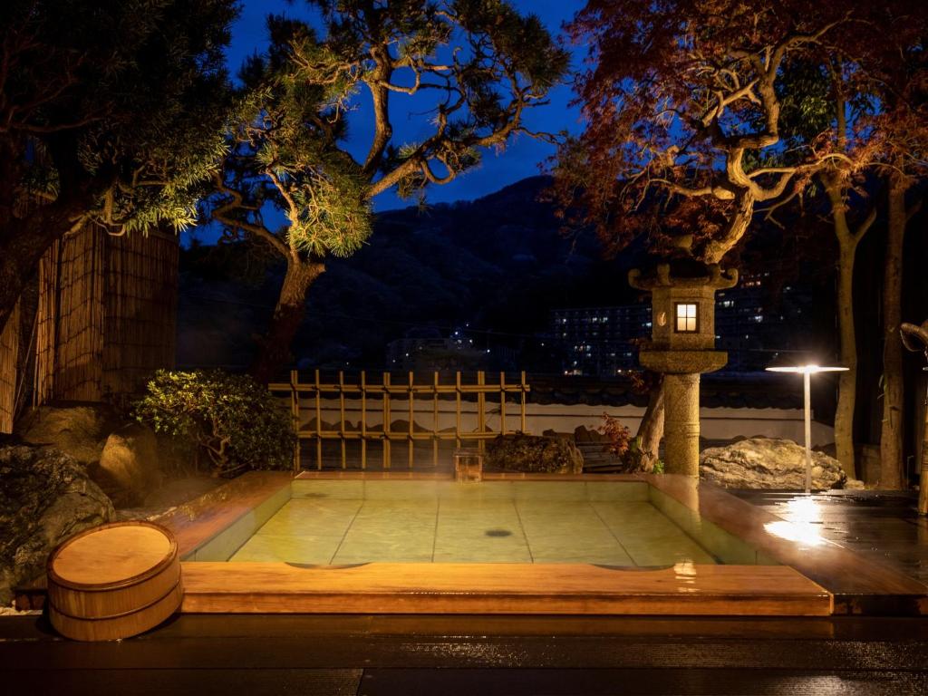 Wakamatsu Hakone Yugawara Outdoor Onsen Night