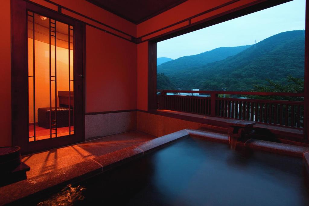 Yaeikan Open Air Bath