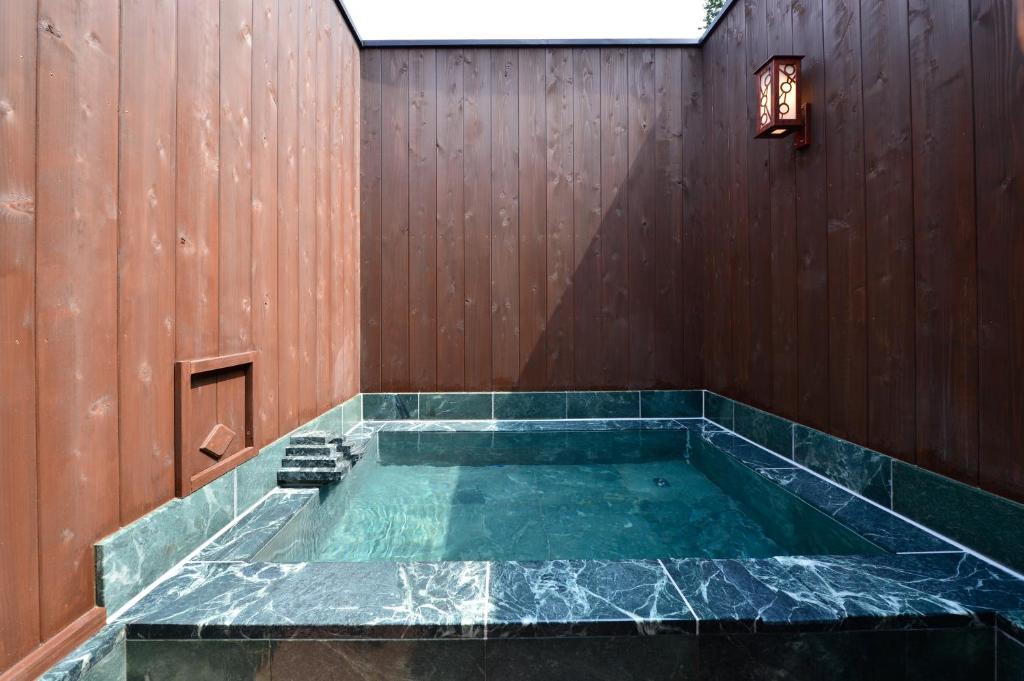 Yaeikan Open Air Bath
