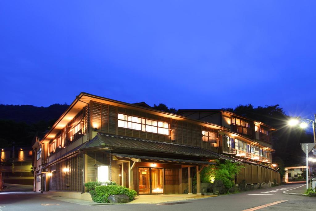 Yaeikan Ryokan Exterior Night