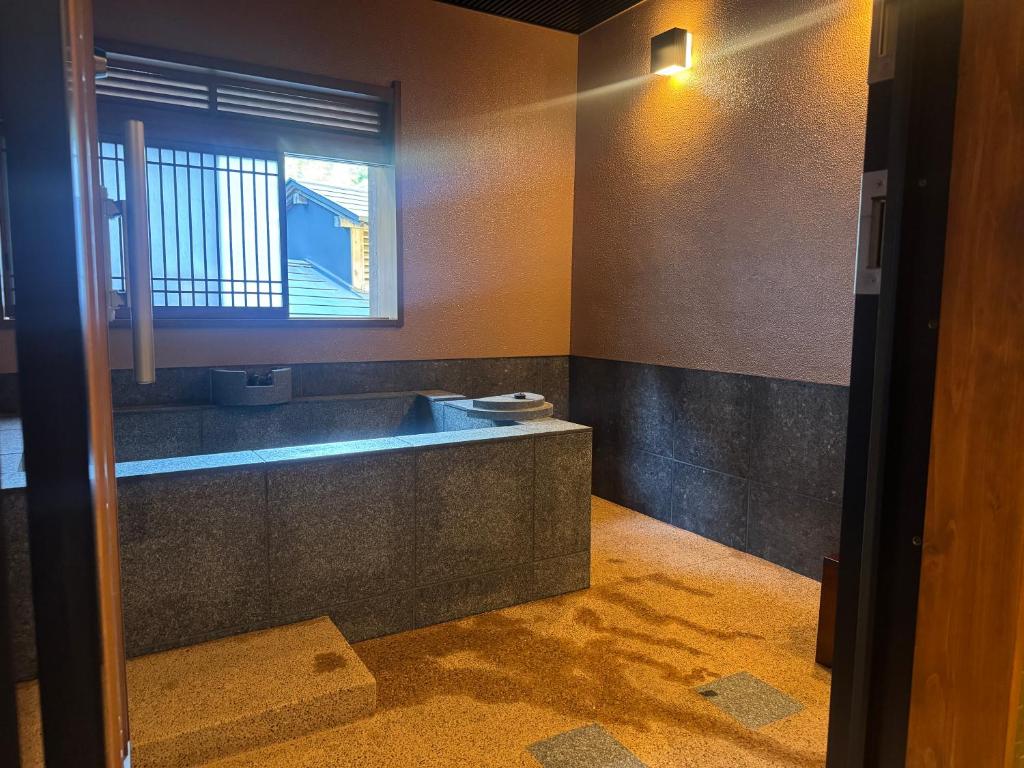 Yaeikan Stone Bath
