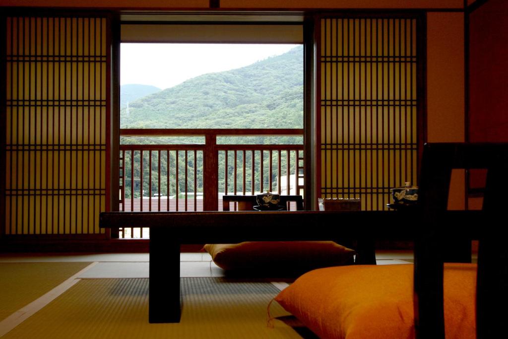 Yaeikan Tatami Room Mountain View
