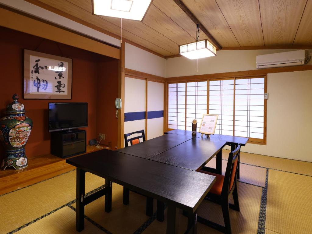 Yama No Takohei Ryokan Tatami Room