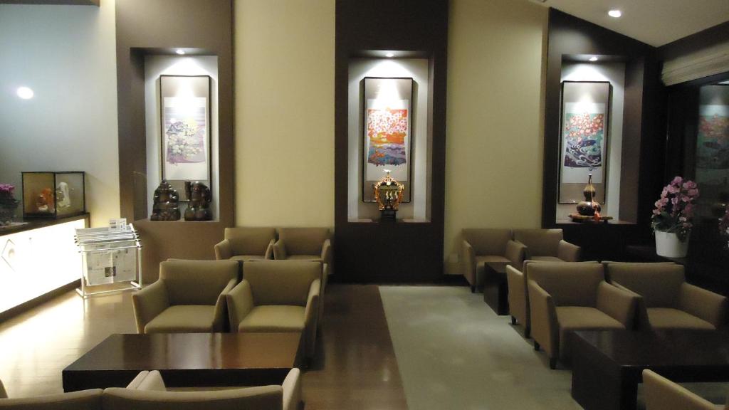 Yamagishi Ryokan Lobby Seating Area