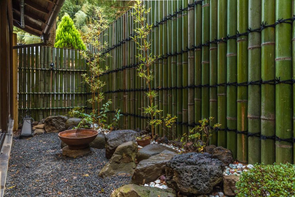 Yoritomo No Yu Honjin Bamboo Garden