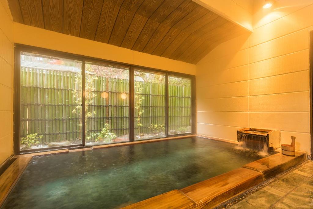 Yoritomo No Yu Honjin Indoor Onsen Bath