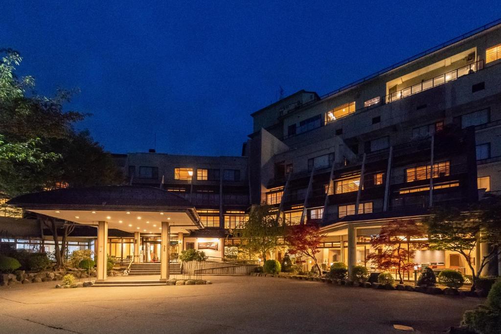 Yudagami Onsen Hotel Koyanagi Exterior Night