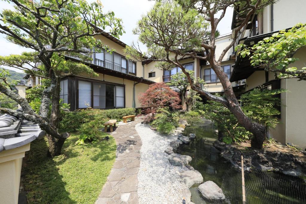 Yugawara Fuga Japanese Garden Courtyard