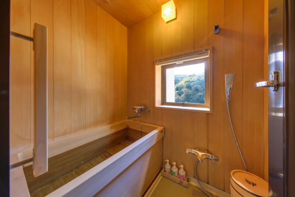Yugawara Fukiya Wooden Bathroom