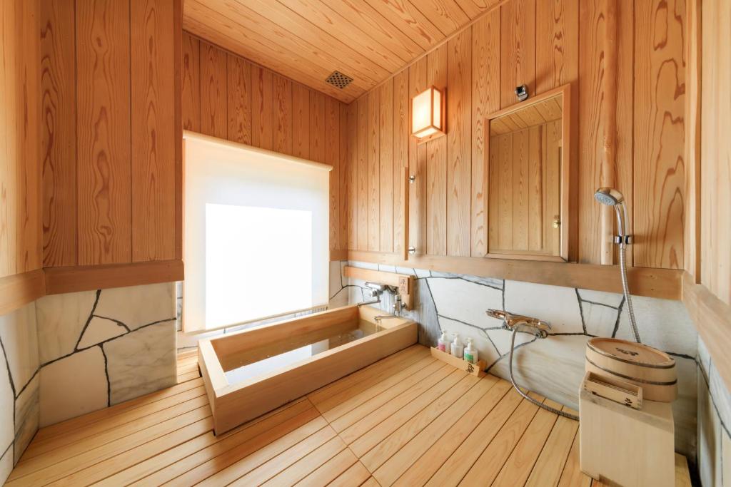 Yugawara Fukiya Wooden Bathroom