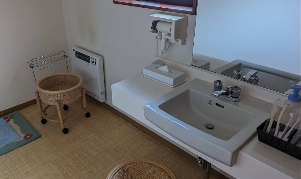 Yuka Sanzo An Bathroom Sink