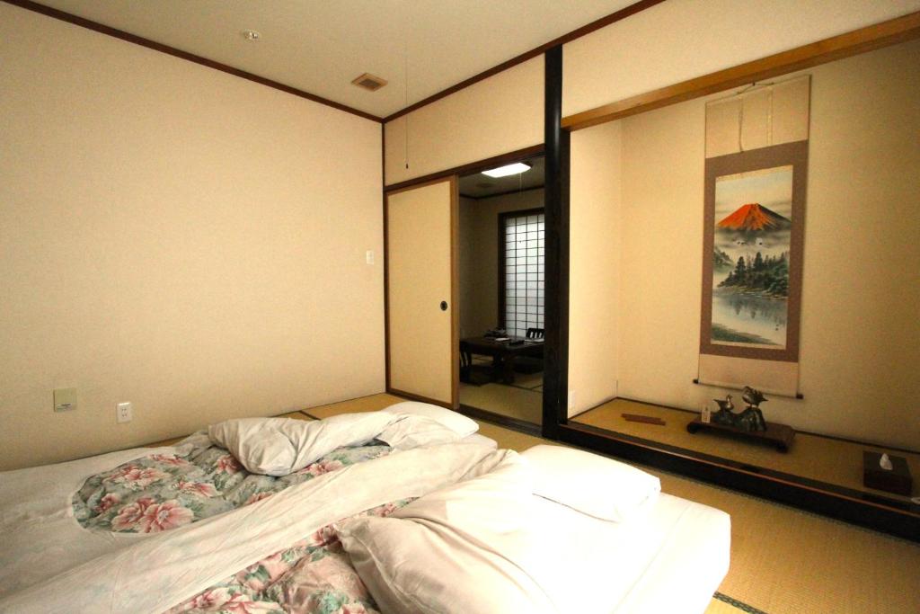 Yuka Sanzo An Japanese Room