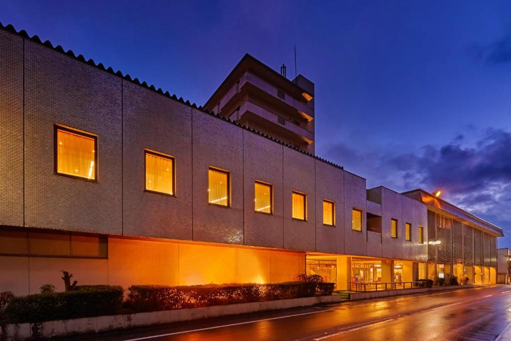 Yukai Resort Awazu Grand Hotel Exterior Night