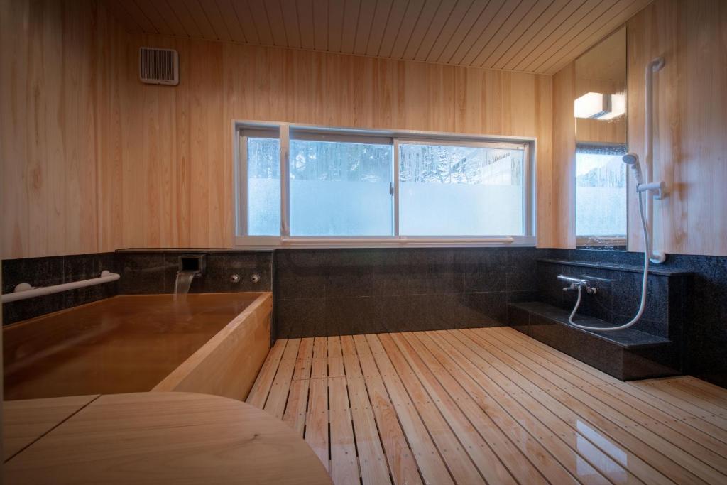 Yumori Onsen Hostel Indoor Bath