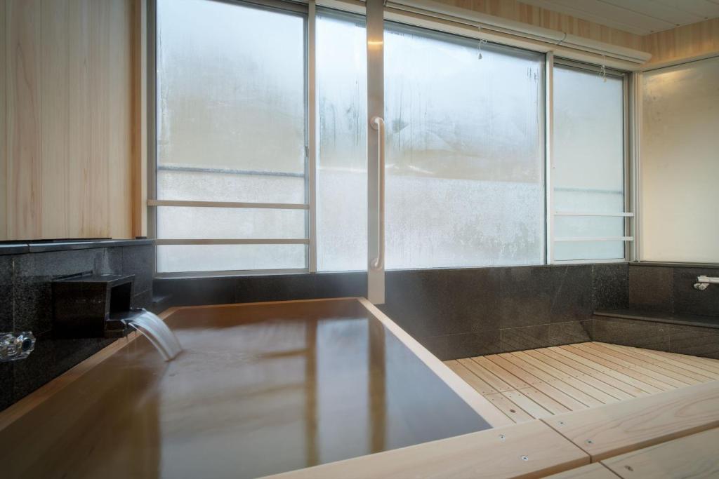 Yumori Onsen Hostel Indoor Onsen Bath