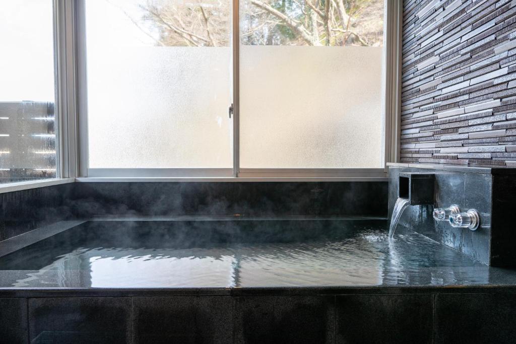Yumori Onsen Hostel Private Onsen Bath