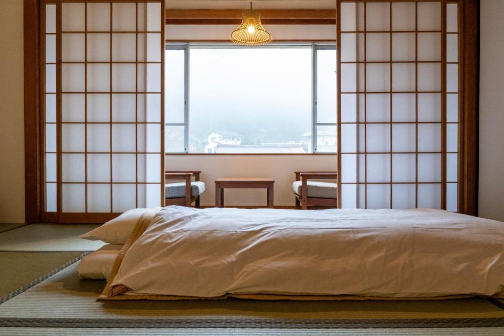 Yumori Onsen Hostel Tatami Room