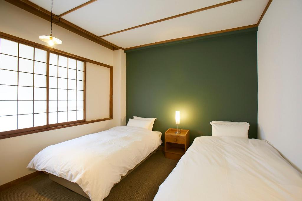 Yumori Onsen Hostel Twin Room