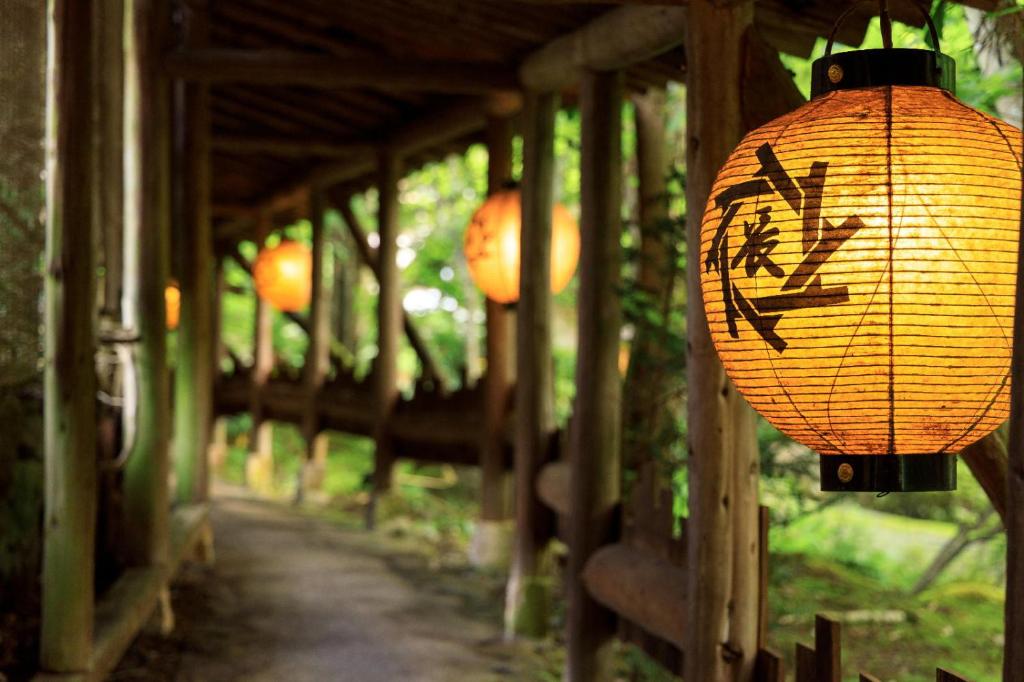 Yumoto Choza Paper Lantern Walkway
