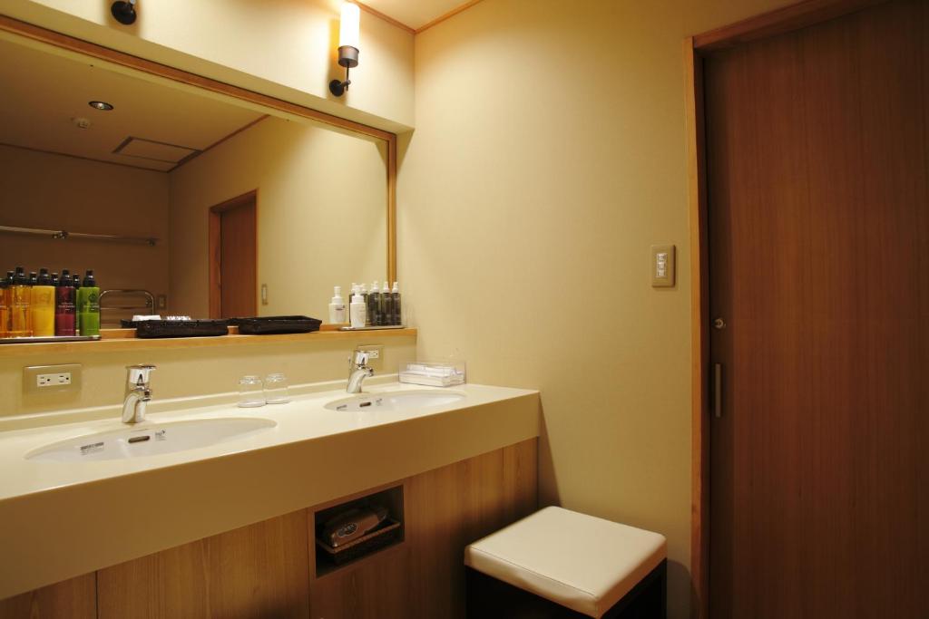 Yunushi Ichijoh Bathroom Vanity