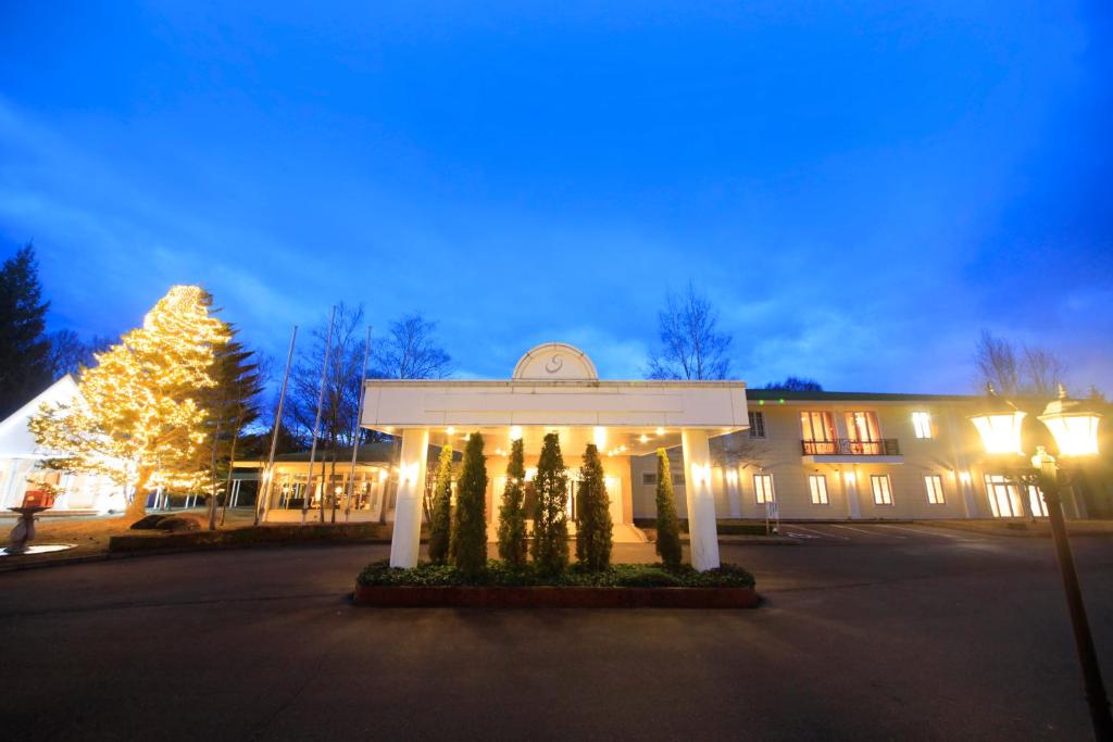 Yutorelo Karuizawa Hotel Exterior Night